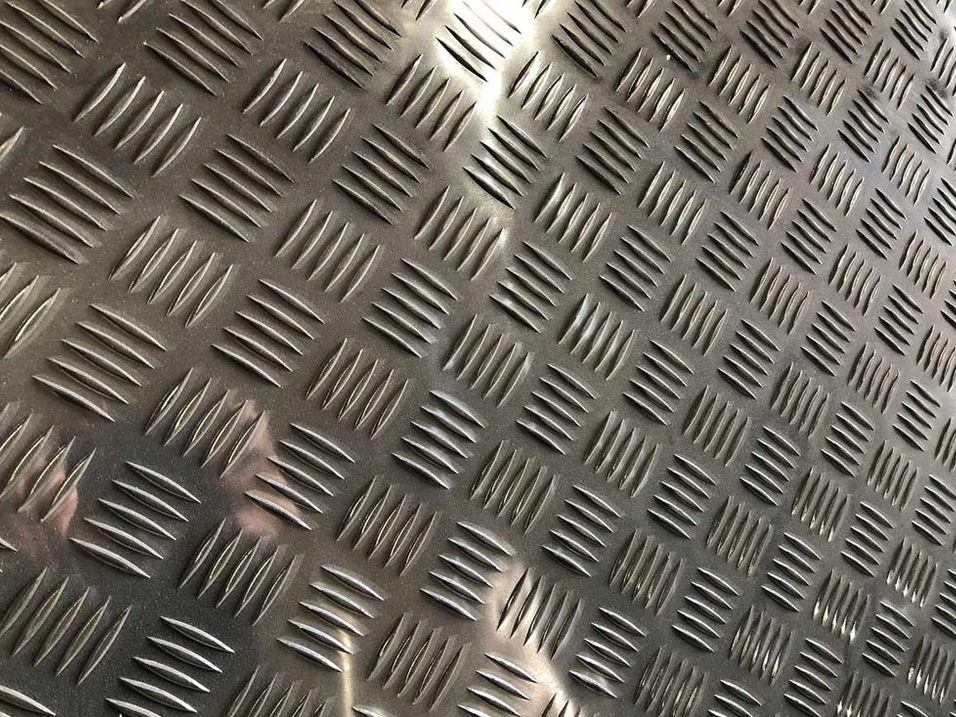 Нержавеющий рифленый лист 2000 мм 1000 мм 1 мм AISI 201